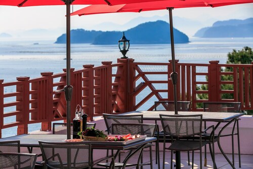 Tongyeong Beach Castle Hotel