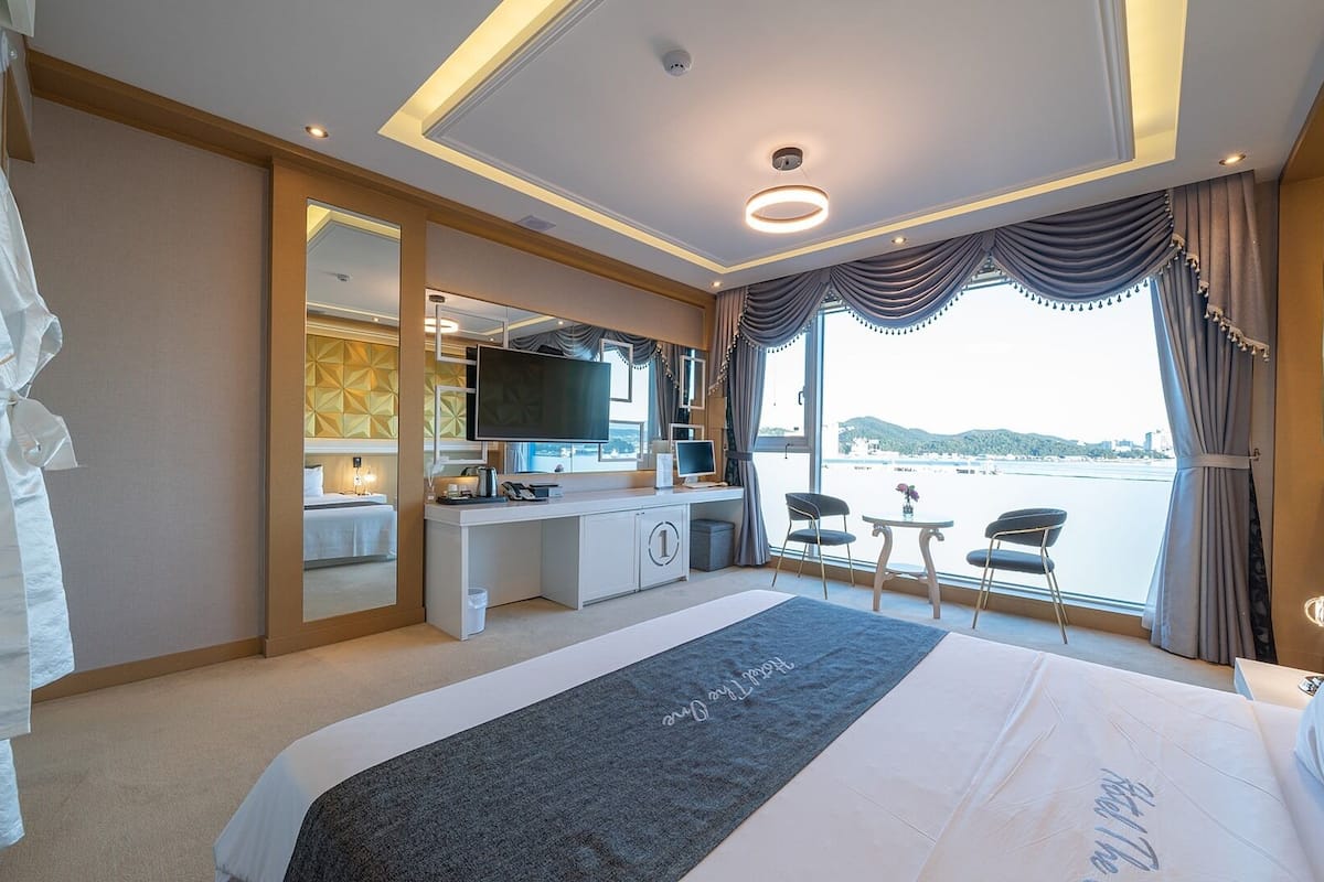 standard double room, 1 double bed, harbour view | down duvets, blackout curtains, free wifi, bed sheets