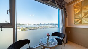 Standard dubbelrum - 1 dubbelsäng - utsikt mot hamnen | Utsikt från rummet