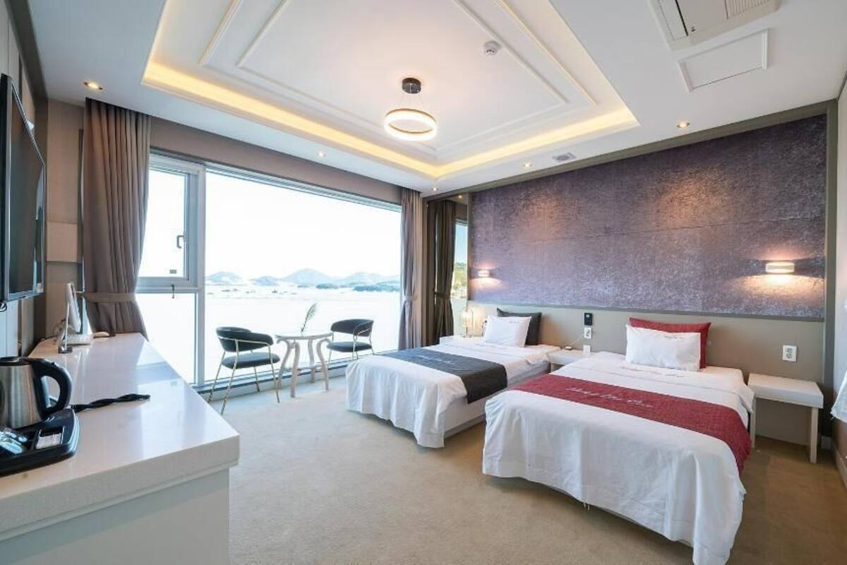 Down comforters, blackout drapes, free WiFi, bed sheets