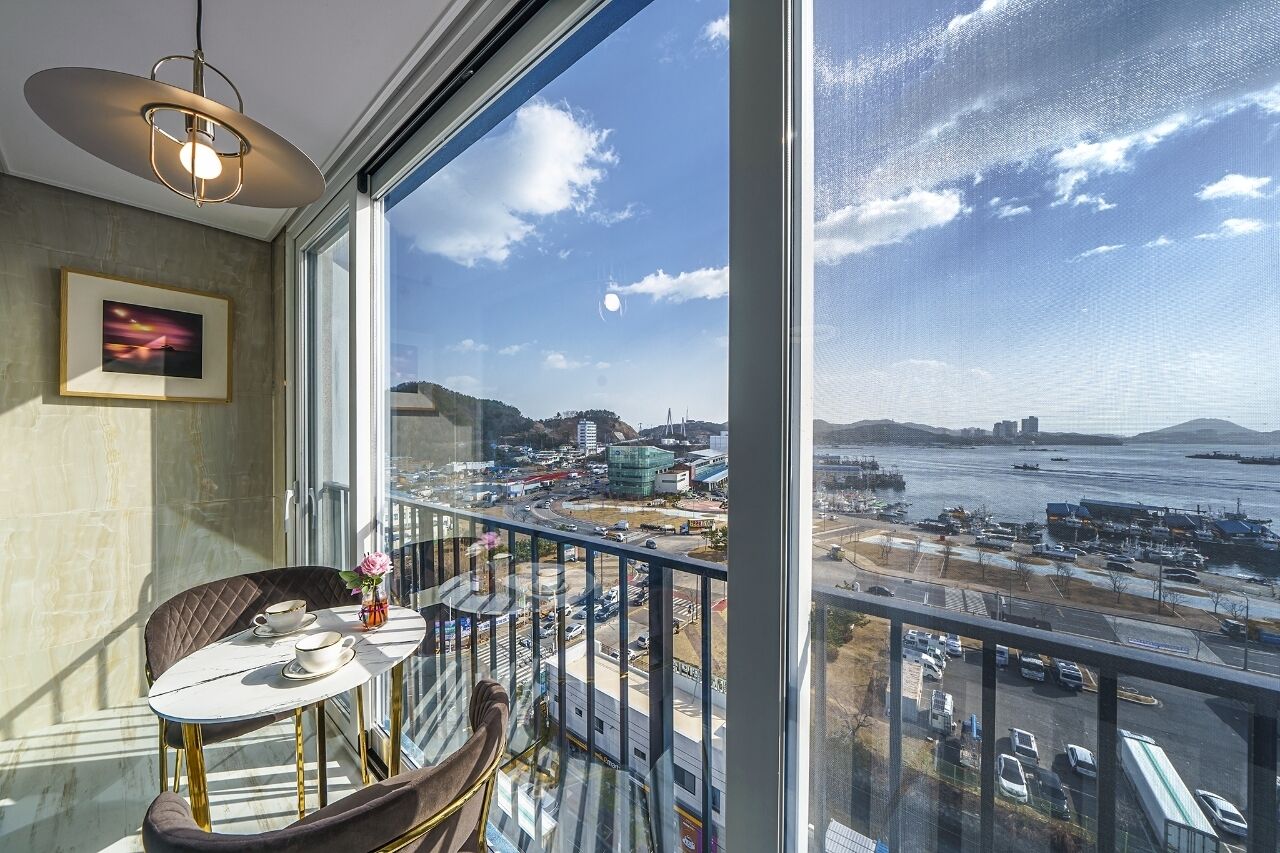 vip | down duvets, blackout curtains, free wifi, bed sheets