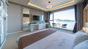 Special Room | Down comforters, blackout drapes, free WiFi, bed sheets - Hotel the One Yeosu (Yeosu)