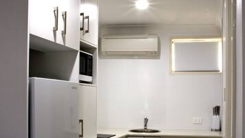 Deluxe-Studio | Eigene Küche | Großer Kühlschrank, Mikrowelle, Herdplatte