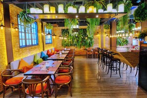 Breakfast, lunch, dinner served; Thai cuisine  - The Printing House Poshtel - Hostel (Bangkok)