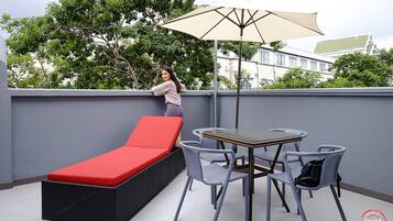 8 Beds Mixed Dormitory, Balcony | Terras