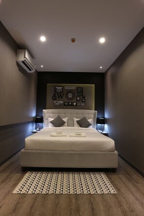 In-room safe, individually decorated, blackout curtains, free WiFi