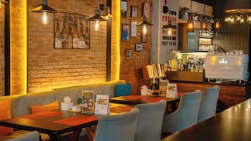 Sarapan Ala Inggris setiap hari (THB 250 per orang)