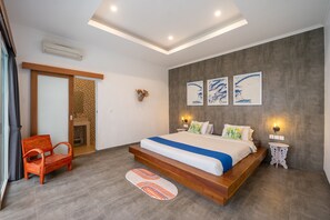 3 bedrooms, in-room safe, iron/ironing board, free cots/infant beds - Villa Gemuk (Seminyak)
