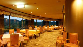 Daily full breakfast for a fee