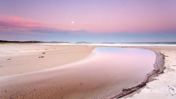 Pantai berhampiran 