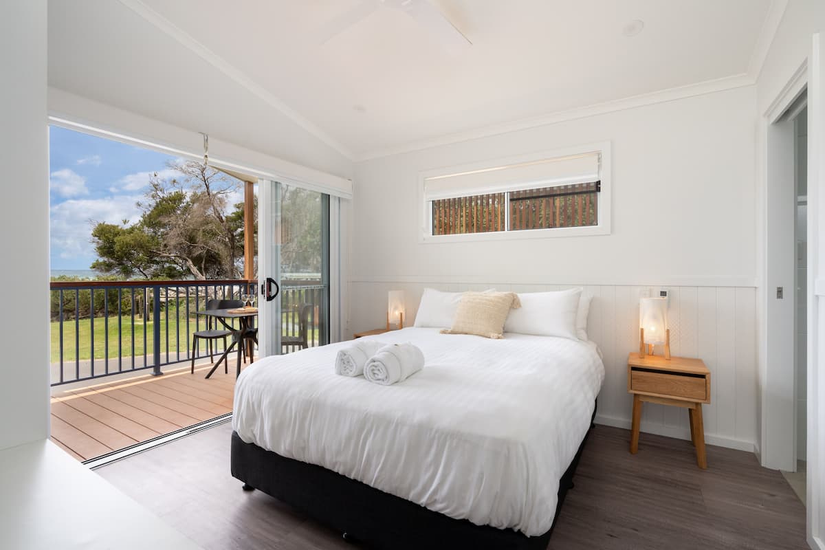 2 bedrooms, individually furnished, iron/ironing board, free WiFi