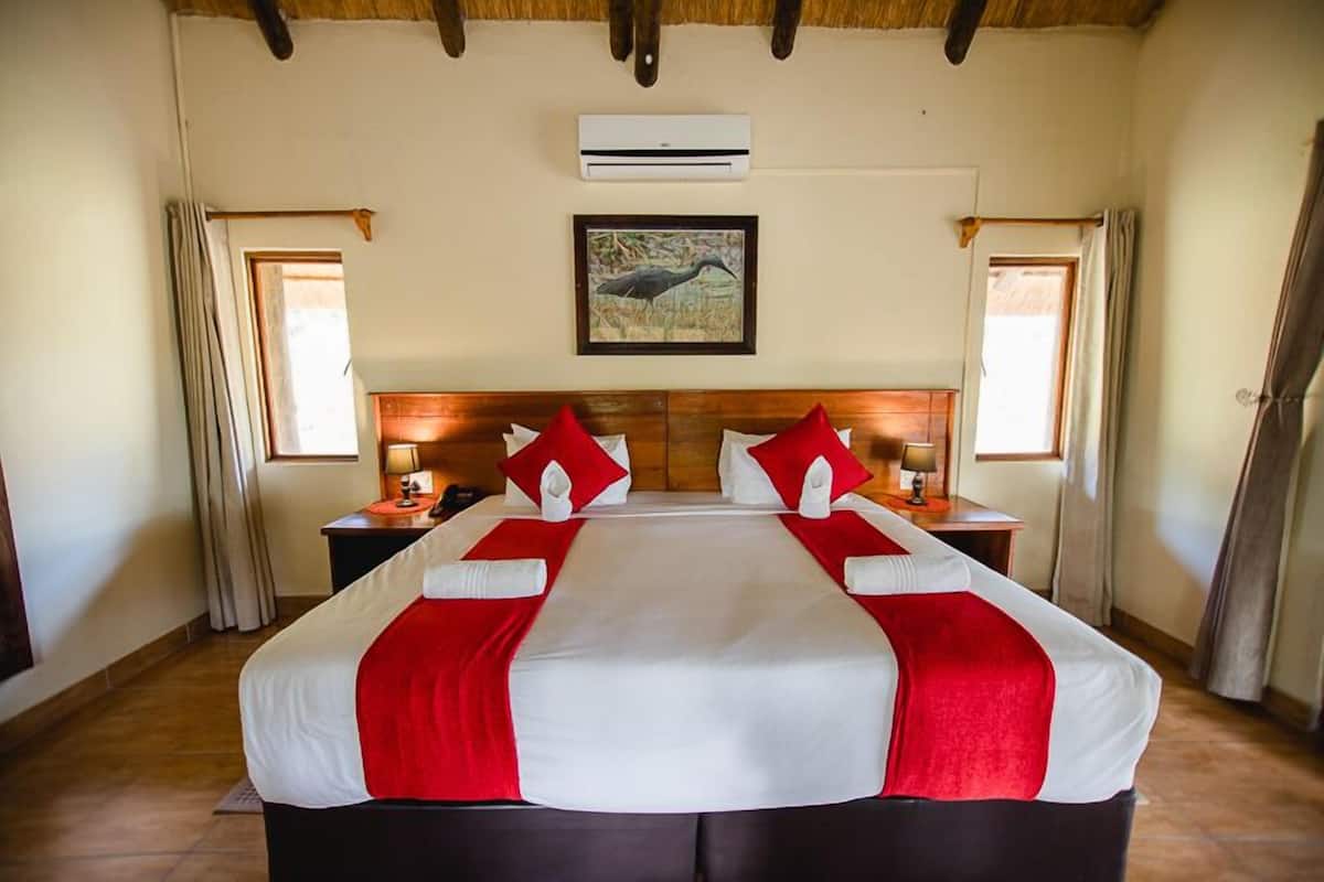 Family Room | 2 bedrooms, desk, bed sheets