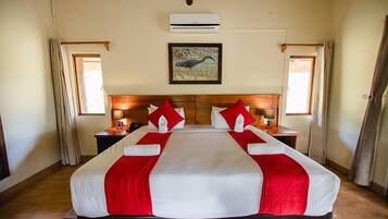 Family Room | Desk, bed sheets