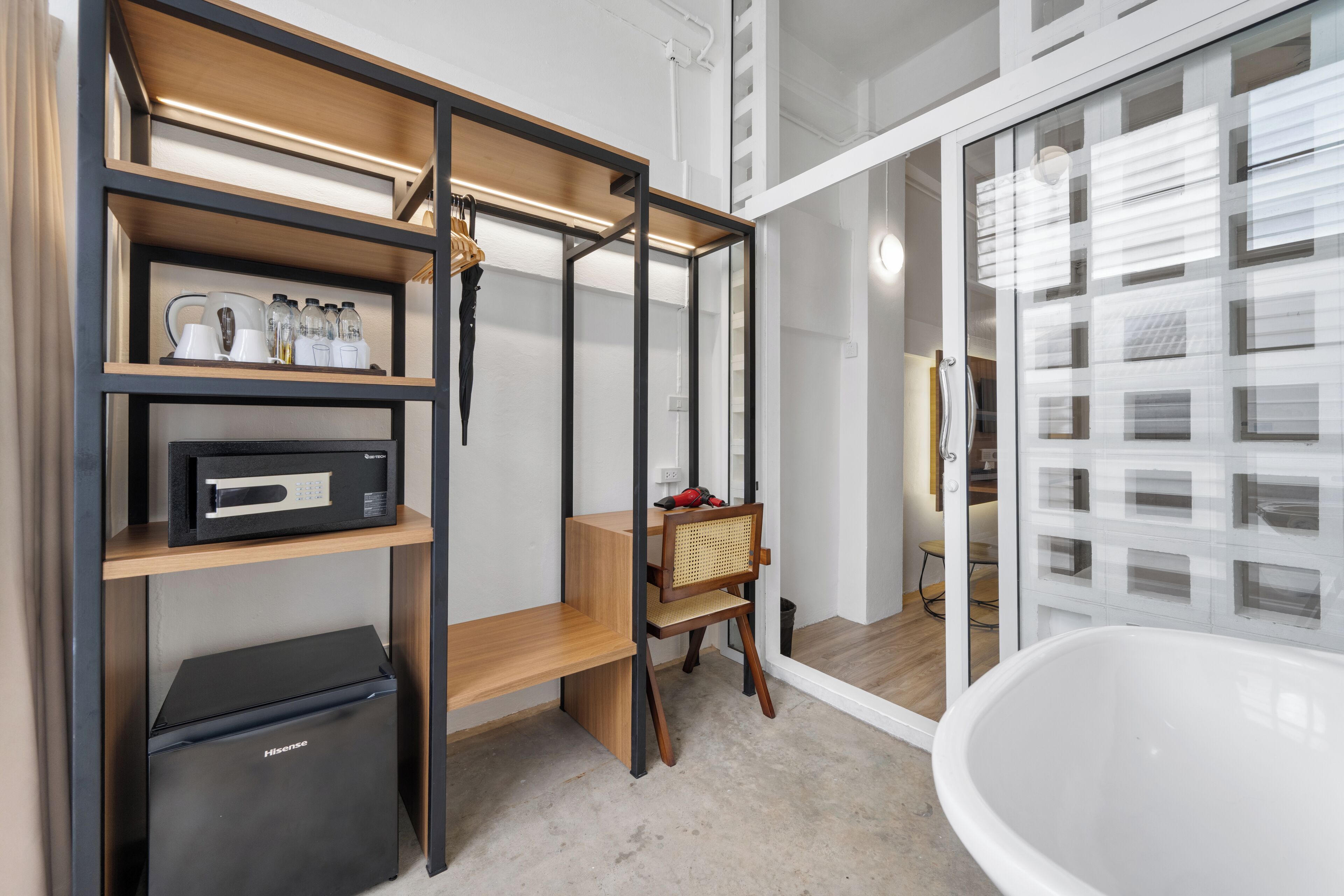 خزنة داخل الغرفة وستائر تعتيم وتجهيزات عازلة للصوت وواي فاي مجانًا