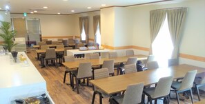 Frokost med lokale retter hver dag (mot et tillegg)