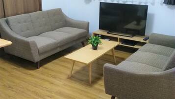 Apartment, 3 Bedrooms, Non Smoking | In-room dining