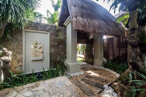 Property entrance - Den Pasar Boracay Villa (Boracay Island)