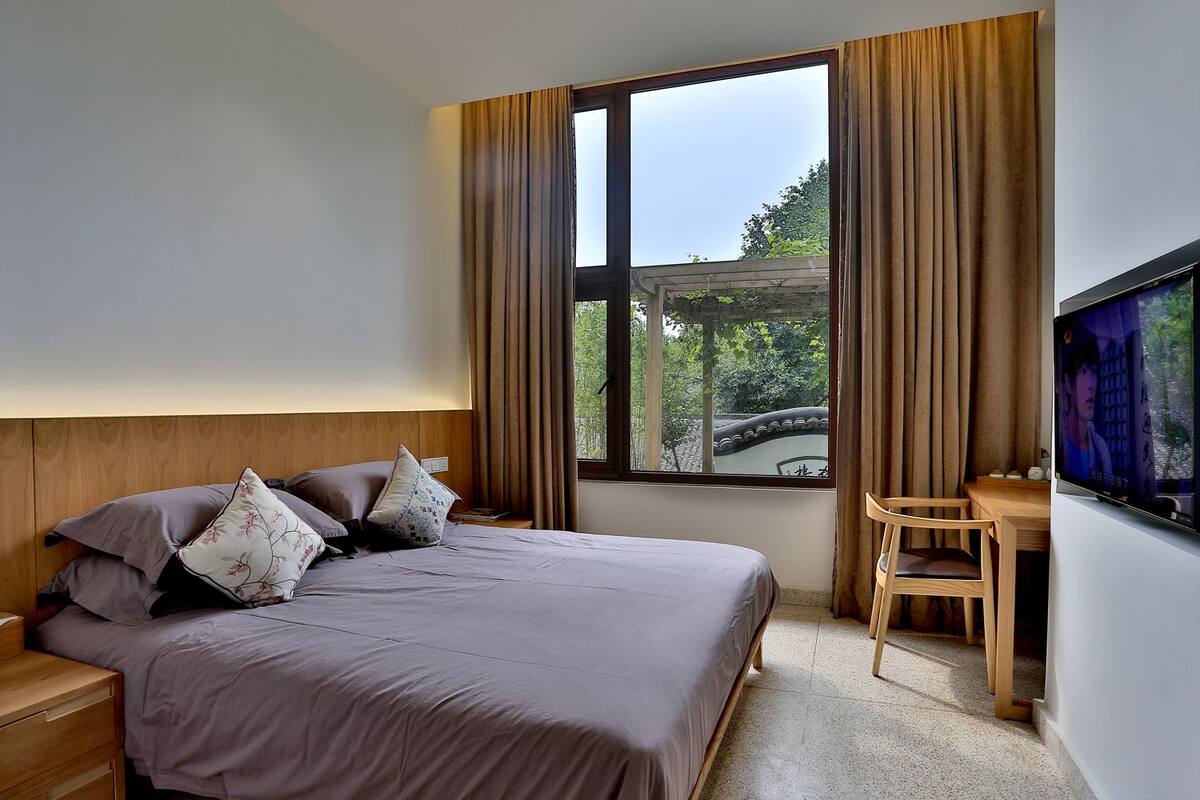 Quarto casal standard (CHAN YUAN) | Roupas de cama premium, individualmente decorados, escrivaninha