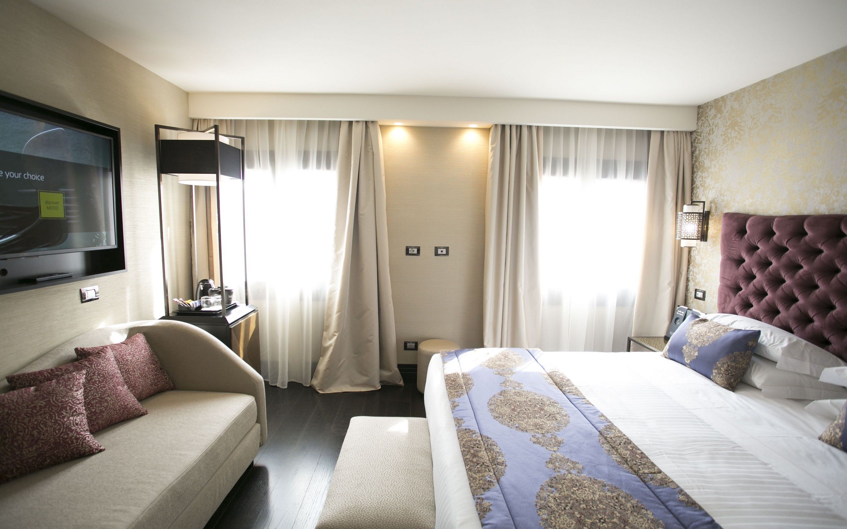 ห้องเอ็กเซกคิวทีฟ | เครื่องนอนระดับพรีเมียม, ผ้านวมขนเป็ด, ตู้นิรภัยในห้องพัก, ผ้าม่านกันแสง