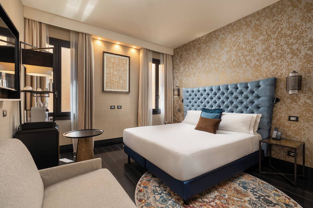 Standard Room, 1 King Bed with Sofa bed | Premium bedding, down comforters, in-room safe, blackout drapes