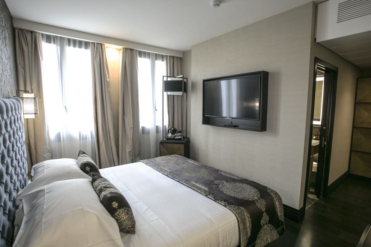 1 bedroom, premium bedding, down duvets, in-room safe