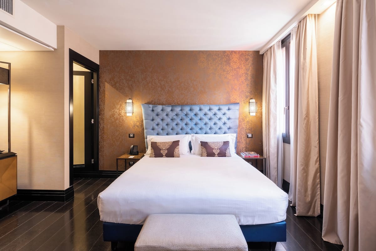 Premium Room, 1 King Bed with Sofa bed | Premium bedding, down comforters, in-room safe, blackout drapes