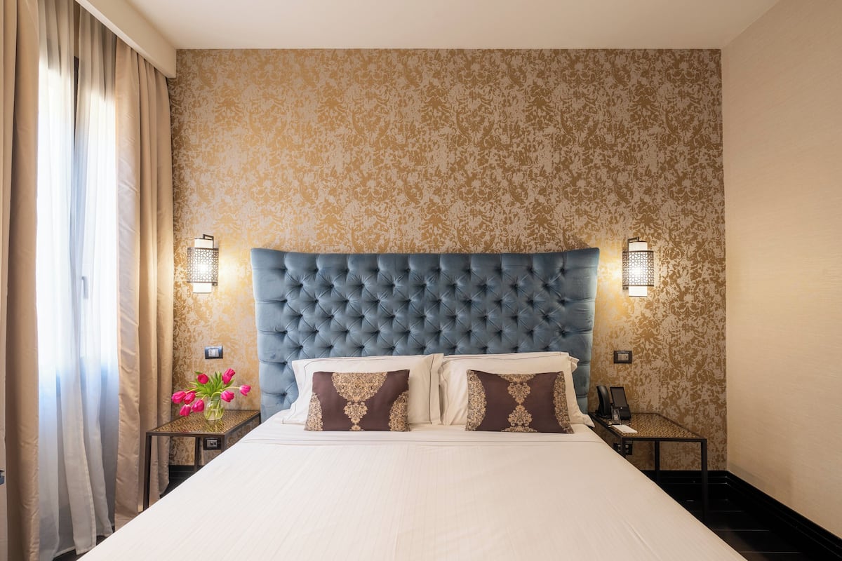 Premium Room, 1 Queen Bed with Sofa bed | Premium bedding, down comforters, in-room safe, blackout drapes