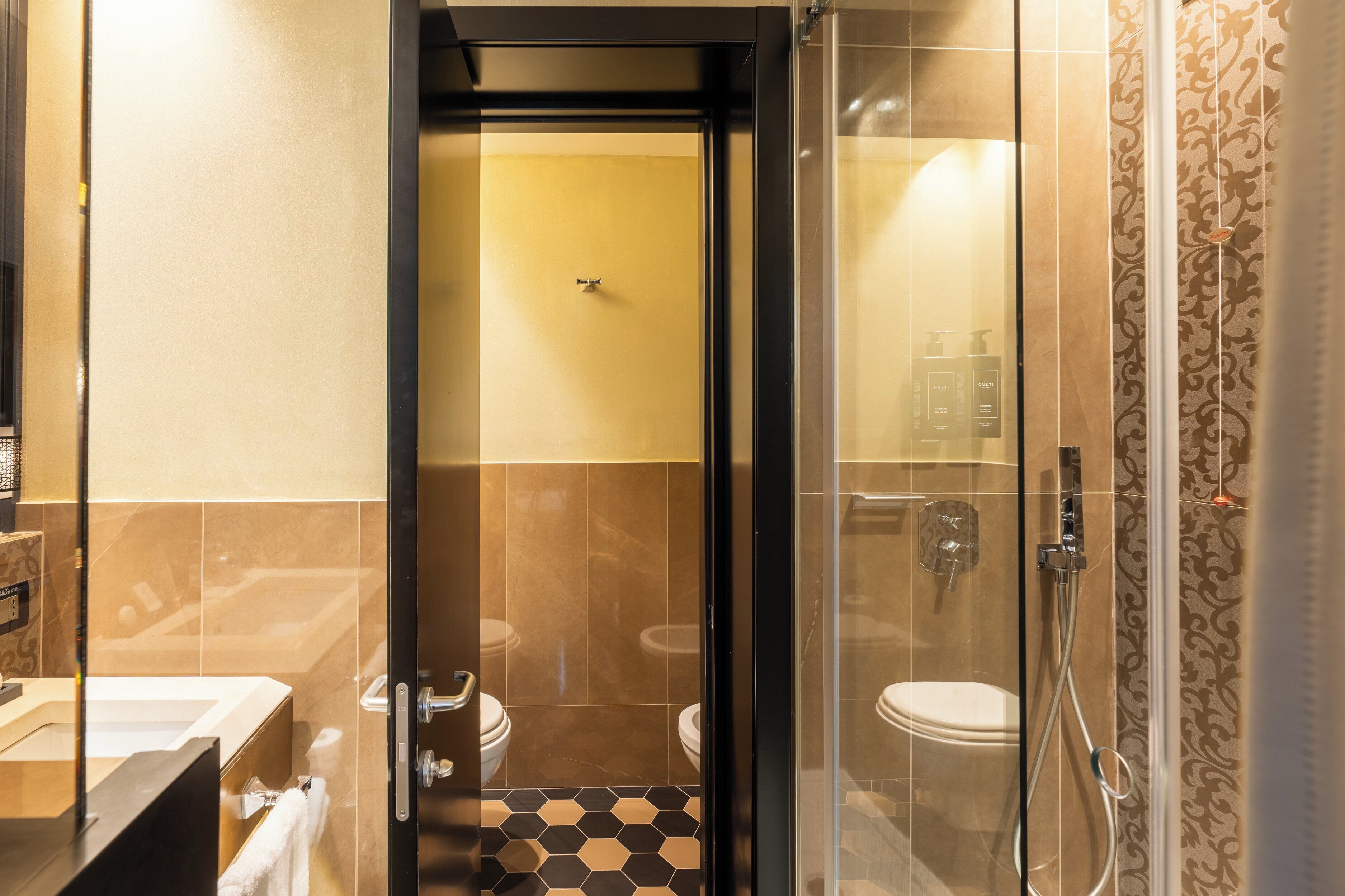Shower, free toiletries, hair dryer, towels