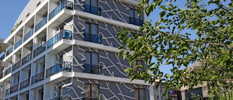 Vista frontal de la propiedad