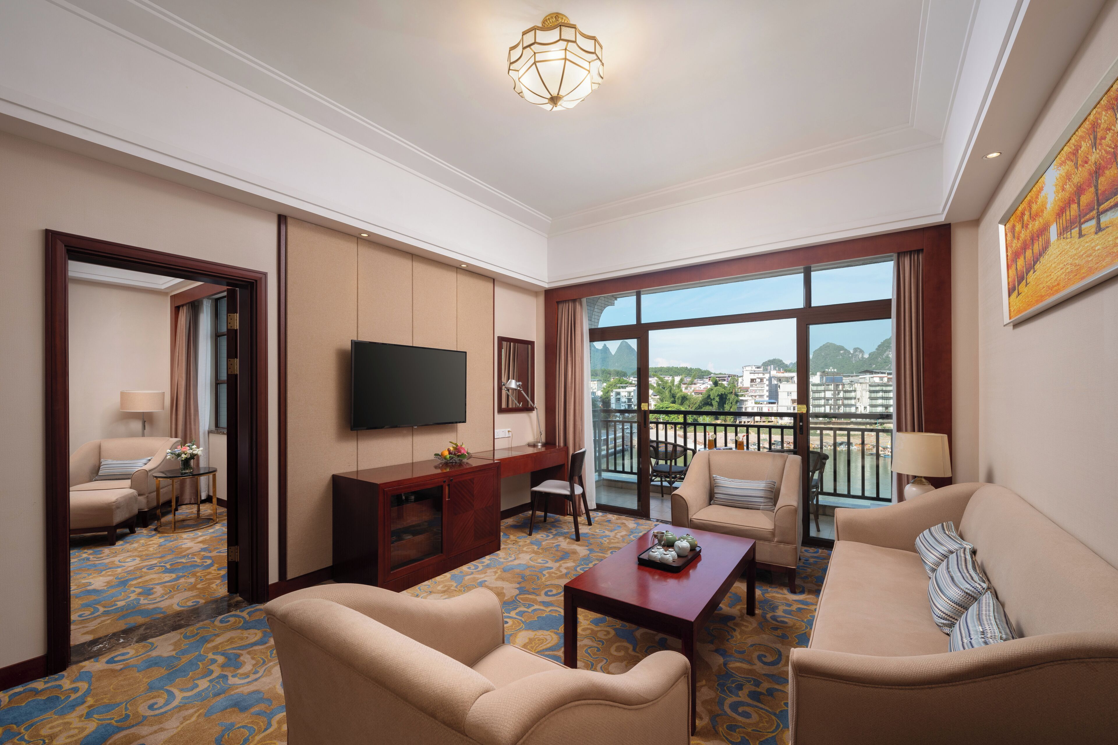 Phòng Suite Deluxe, quang cảnh sông | Két bảo mật tại phòng, bàn ủi/dụng cụ ủi quần áo 