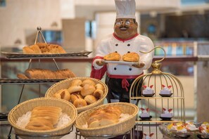 Daily buffet breakfast for a fee - Green Lotus Hotel (Guilin)