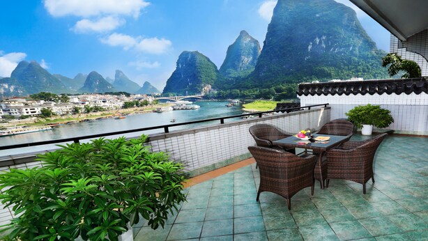 Deluxe River View Suite | Balcony - Green Lotus Hotel (Guilin)