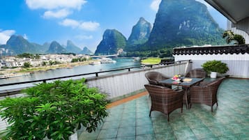 Deluxe River View Suite | Balcony