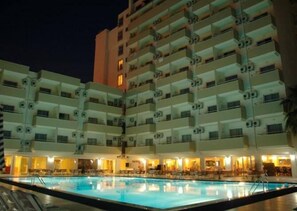 Front of property - evening/night - Hera Beach Hotel (Manavgat)