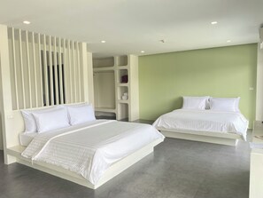 Cortinas blackout, wifi gratis y ropa de cama