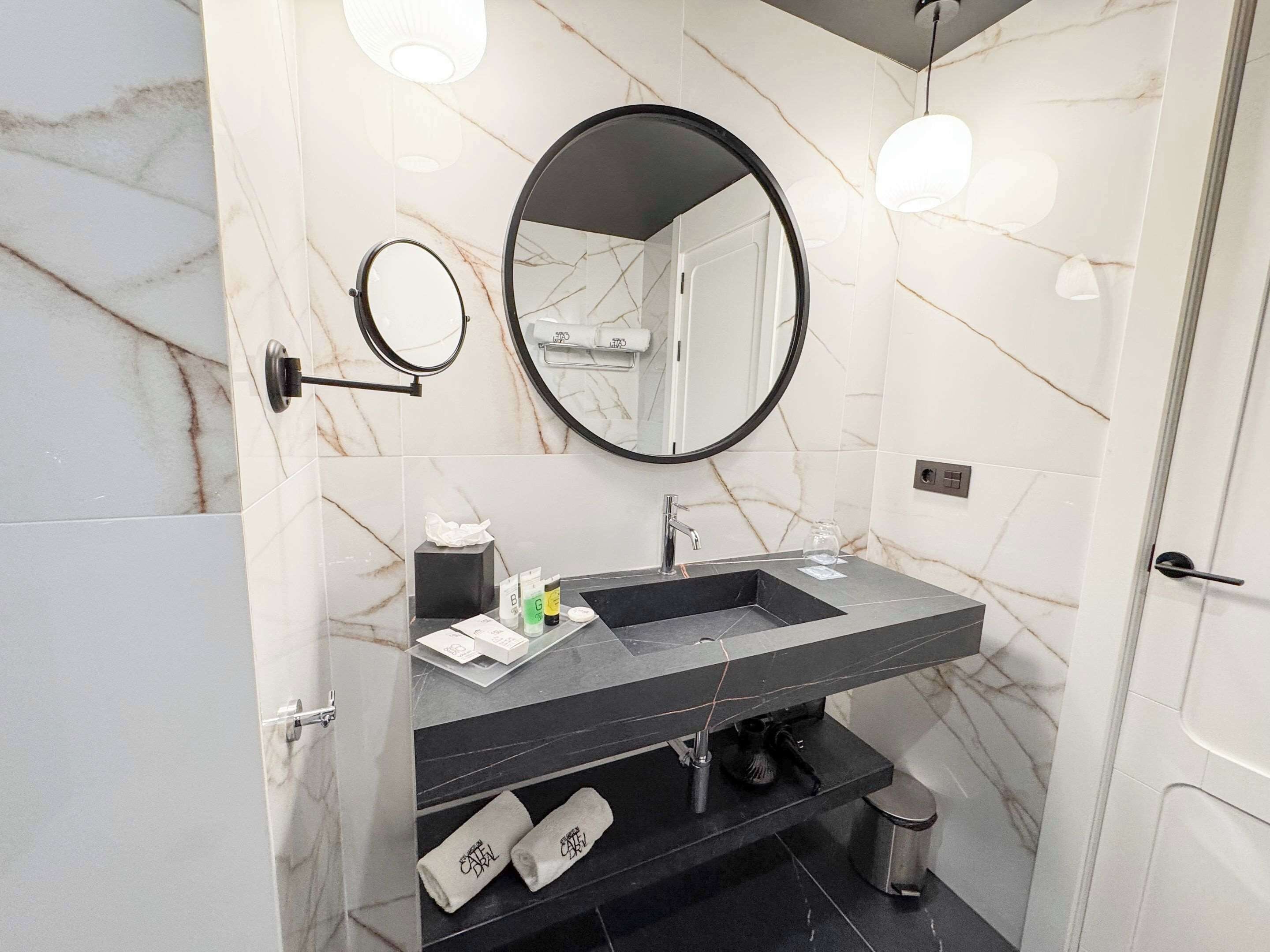 hypo-allergenic bedding, minibar, in-room safe, desk