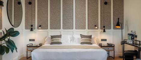 Junior Suite | Hypo-allergenic bedding, minibar, in-room safe, desk