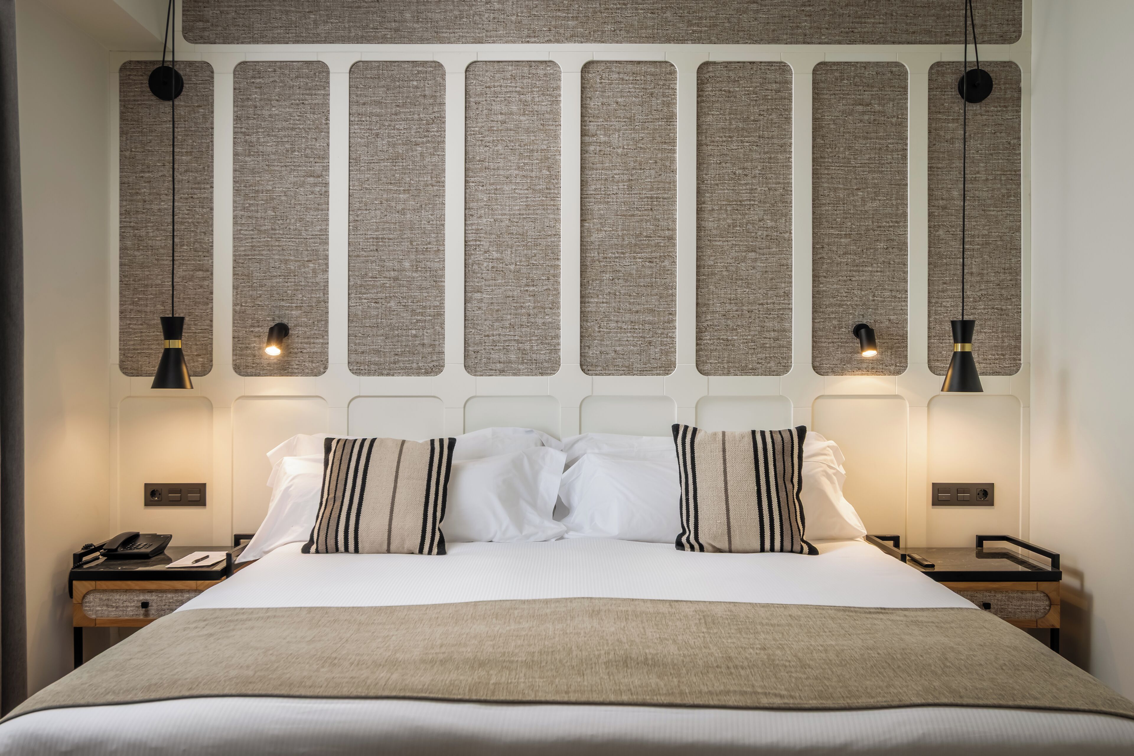 Hypoallergeen beddengoed, een minibar, een kluis op de kamer, een bureau