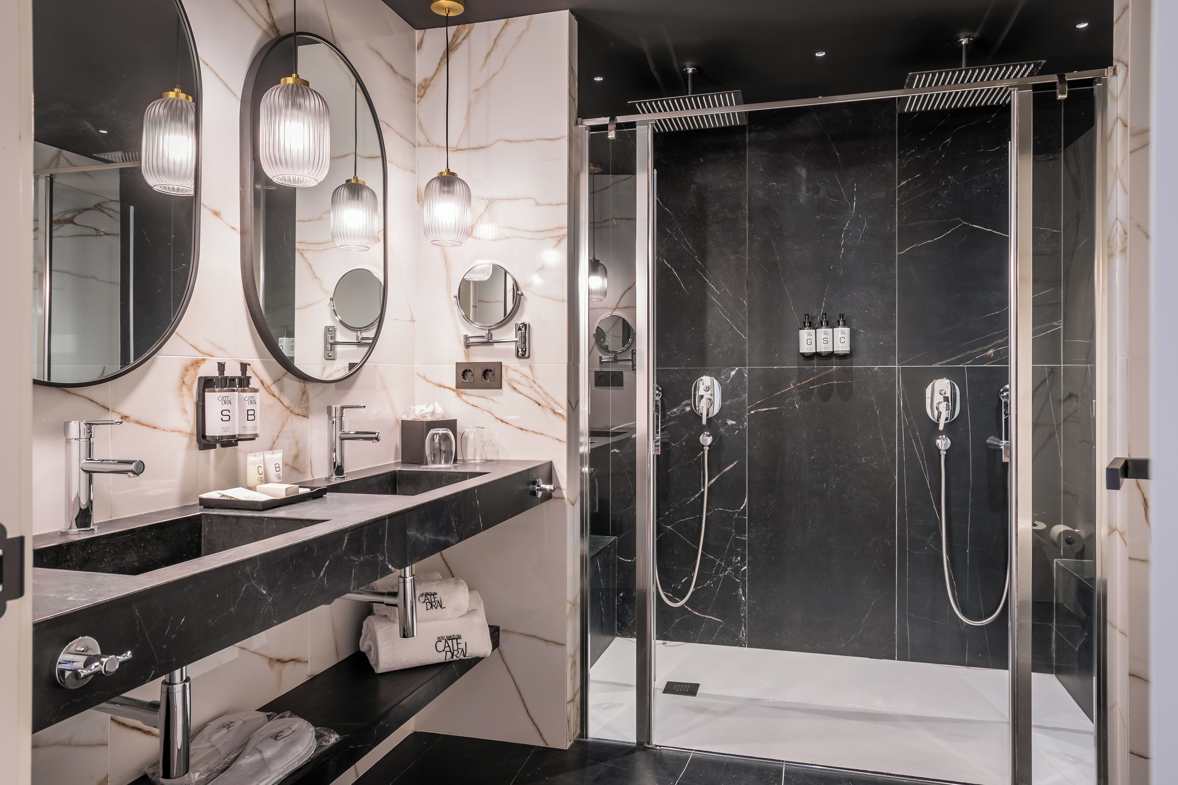 小型套房 | 浴室 | 免费洗浴用品、吹风机、拖鞋、毛巾