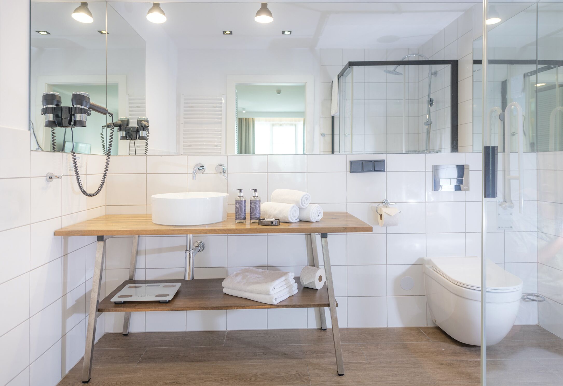 grand apartment, 1 bedroom | bathroom | shower, free toiletries, hair dryer, bathrobes