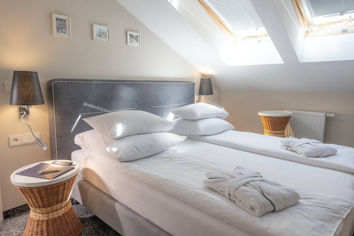 luxury apartment | in-room safe, desk, soundproofing, cots/infant beds