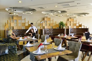 Frühstück, Mittagessen, Abendessen, internationale Küche