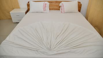 Prestige Suite | Desk, blackout drapes, free WiFi
