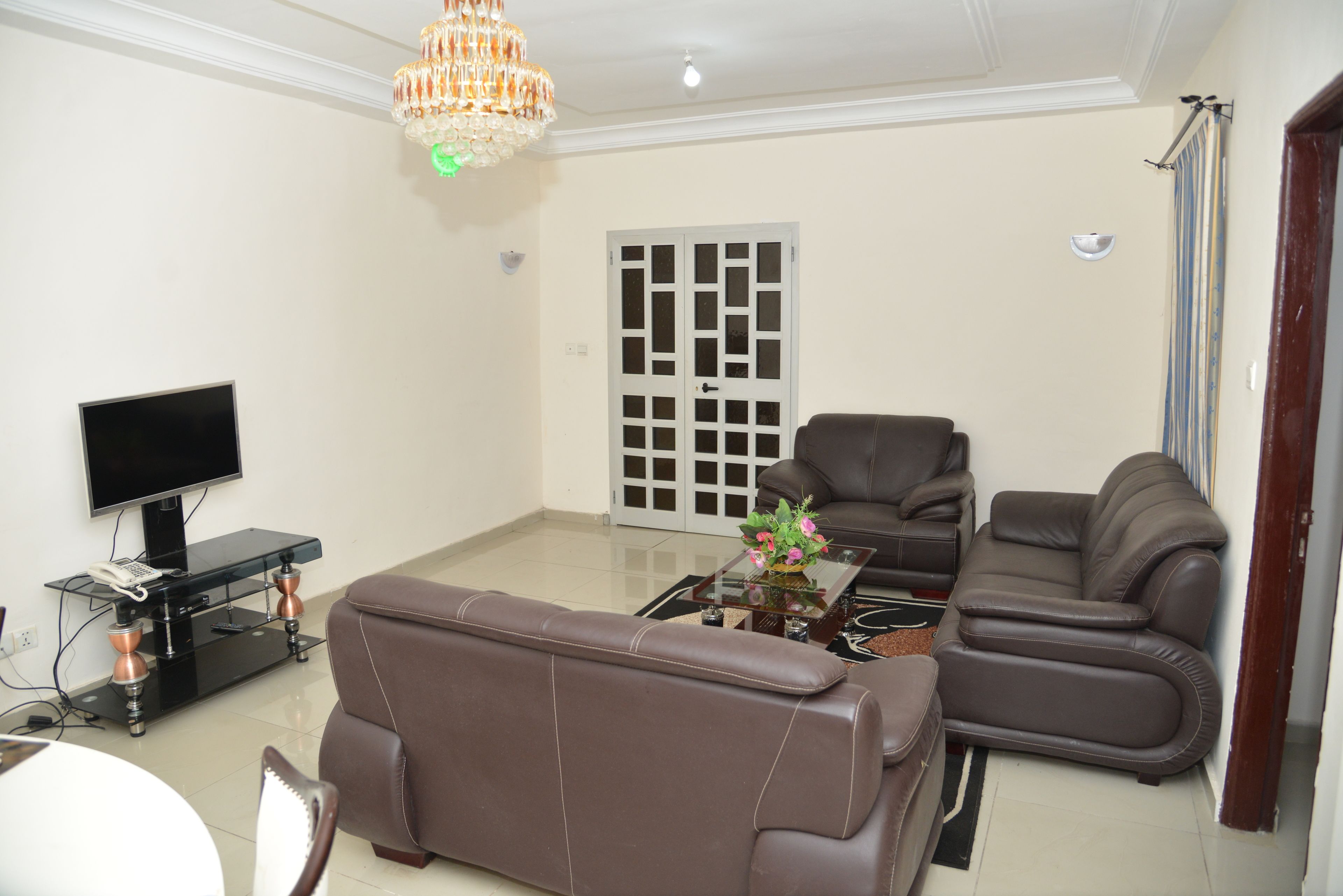 Prestige Suite | Living room | Flat-screen TV