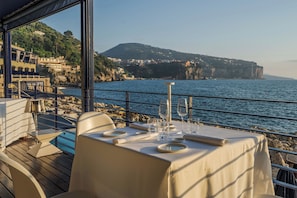 2 restaurants, lunch, dinner served; Italian cuisine