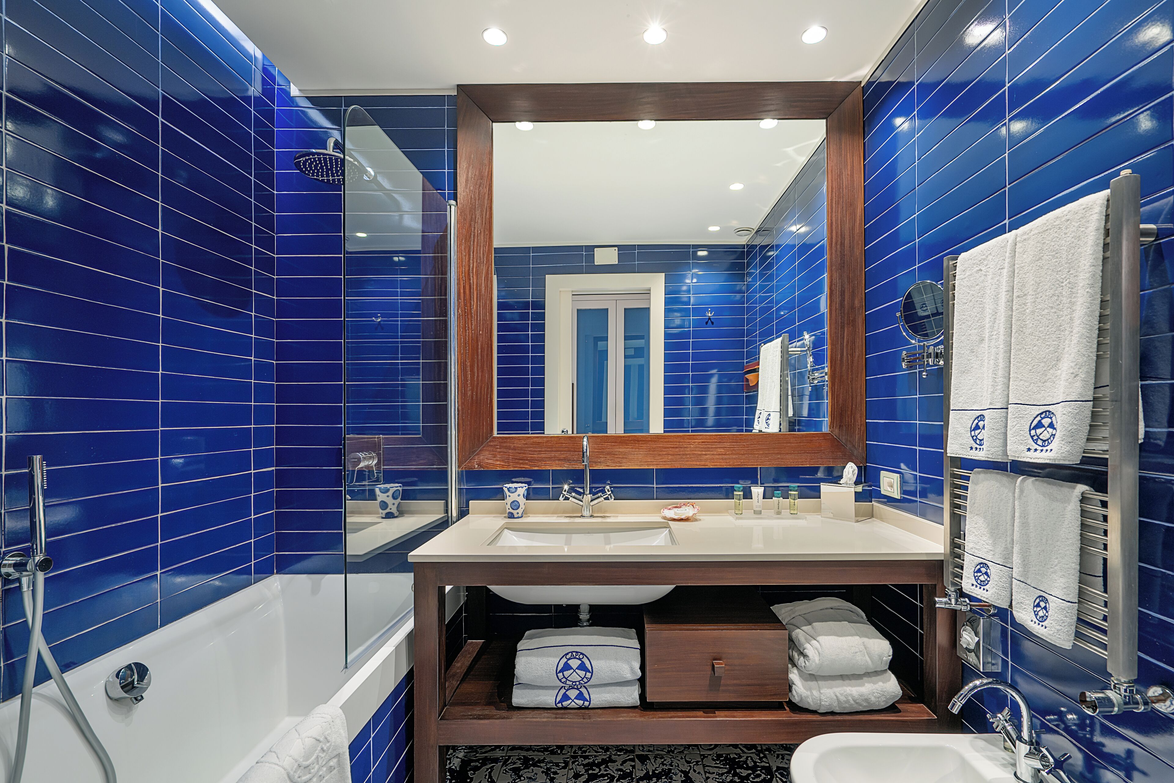 superior double room, terrace, sea view (superior patio) | bathroom | shower, rainfall showerhead, free toiletries, hair dryer