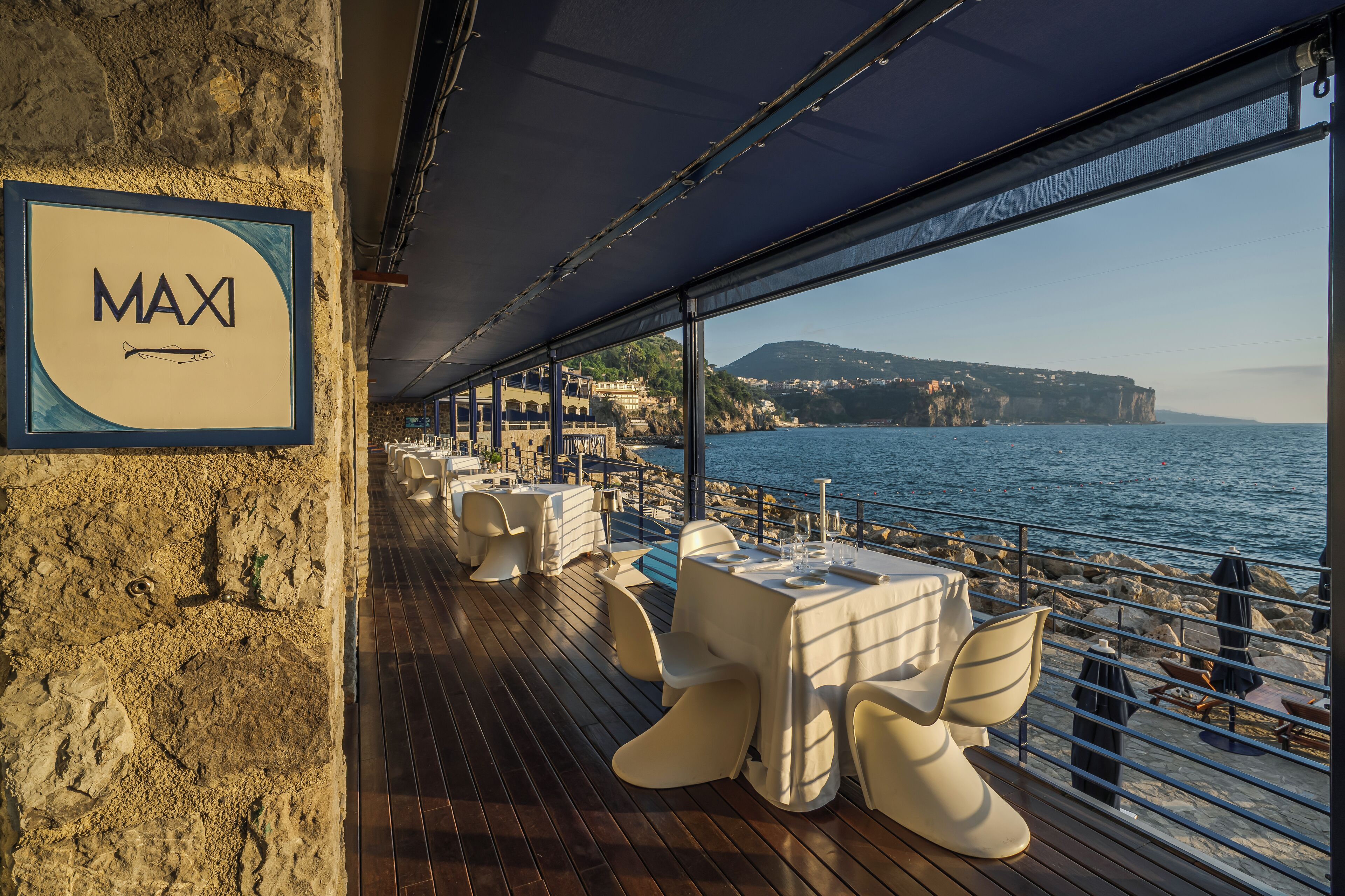 2 ristoranti; aperti a pranzo e a cena