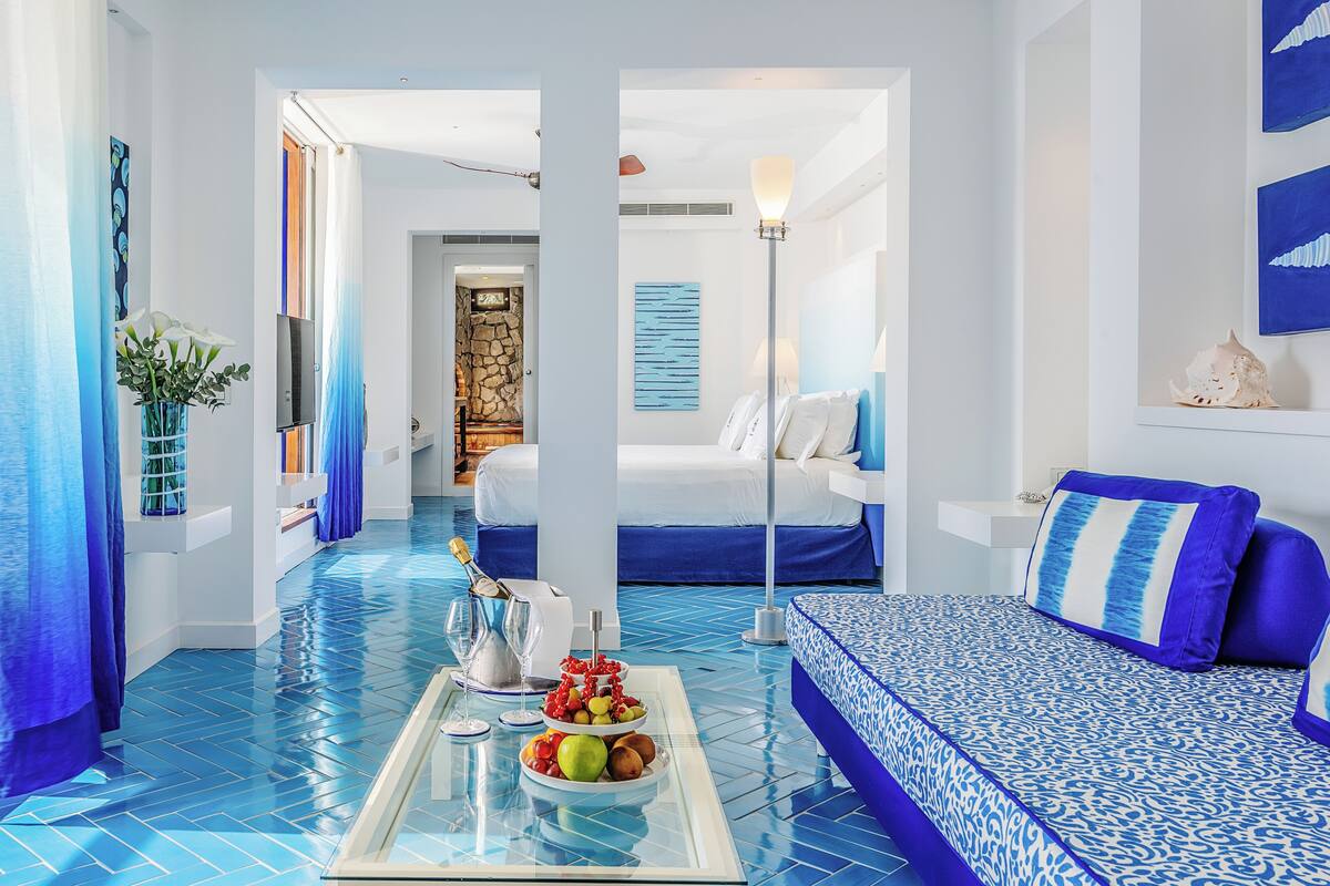 Studio Suite, kolam renang pribadi, pemandangan laut (Maritè) | Seprai antialergi, minibar, brankas, dan meja kerja