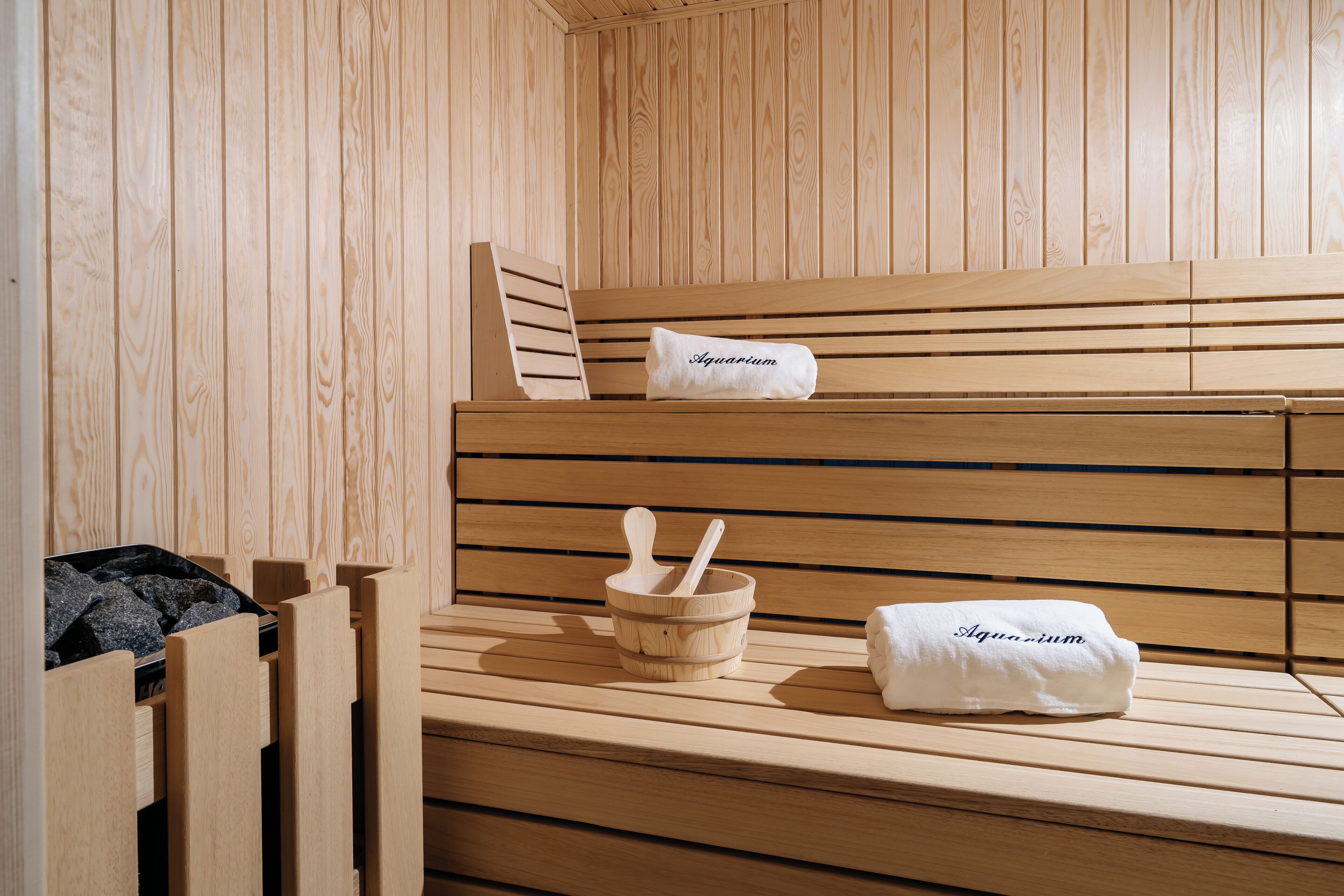 sauna, hot tub, steam room, turkish bath/hammam, body treatments