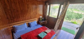 Hypo-allergenic bedding, desk, blackout drapes, soundproofing - Tandi Sarai (Spiti)